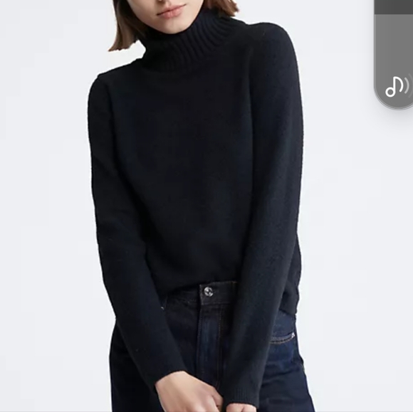 Sm Calvin Klein crop sweater - Picture 1 of 2